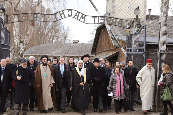 Una delegazione musulmana in visita ad Auschwitz